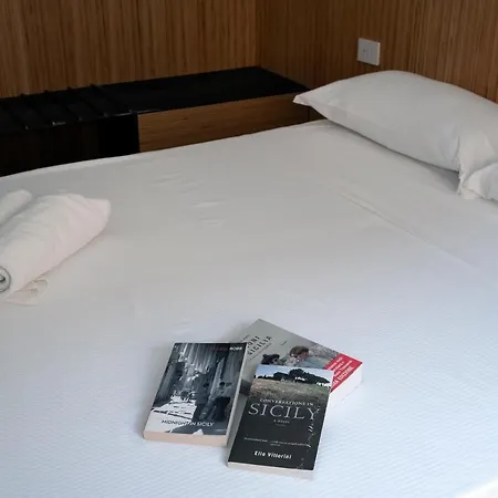Sognalibro Bed And Books Couette-café Raguse